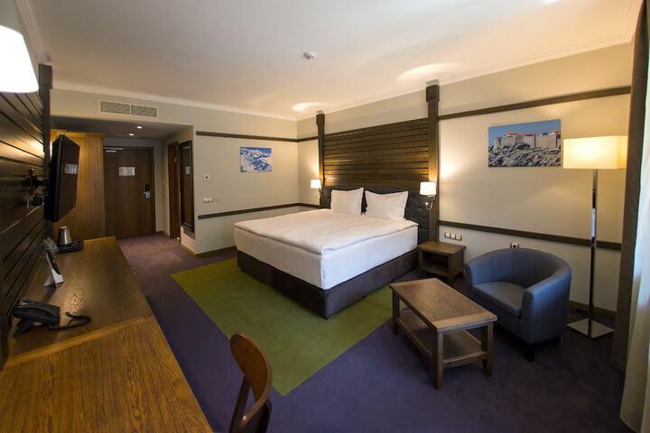 Room 6 of 35