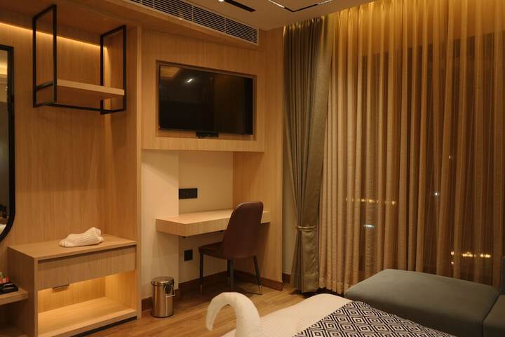 Room 9 of 28