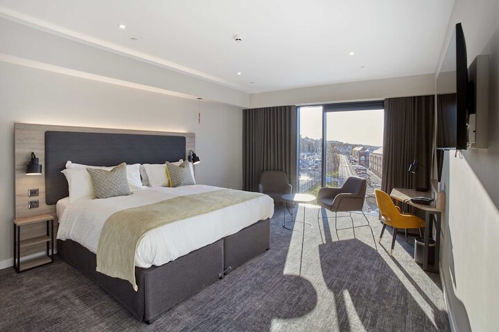 Room 16 of 44