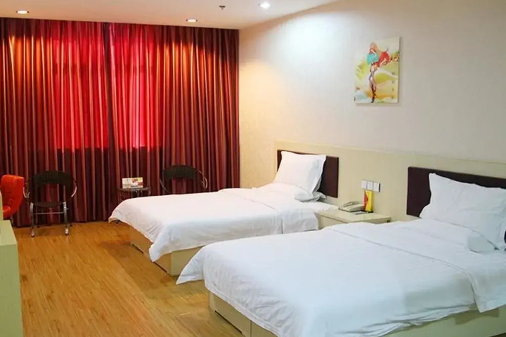 Room 4 of 10