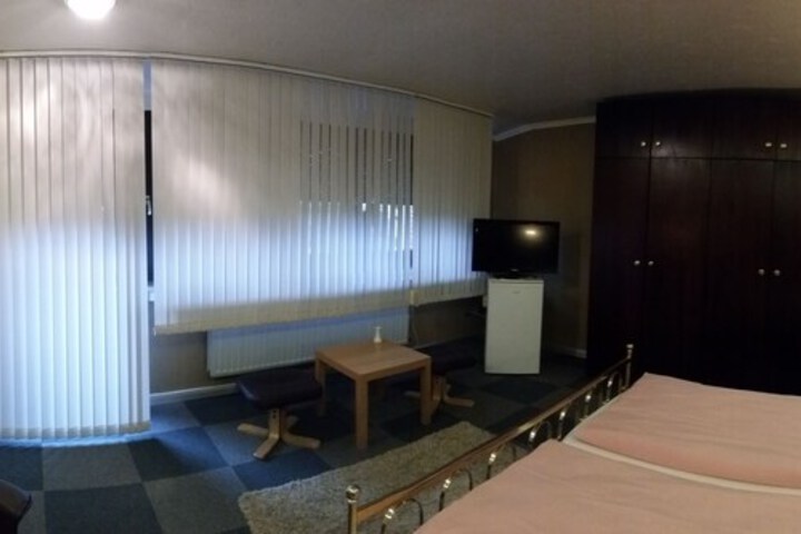 Room 8 of 34