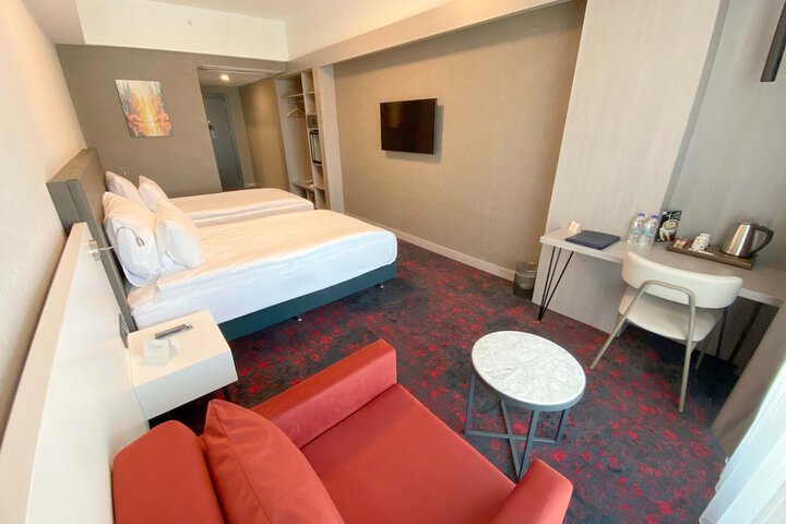 Room 11 of 36