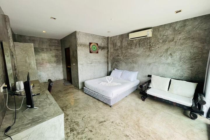 Room 30 of 99