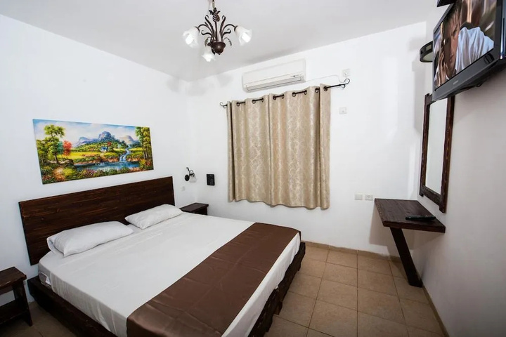 Room 4 of 35