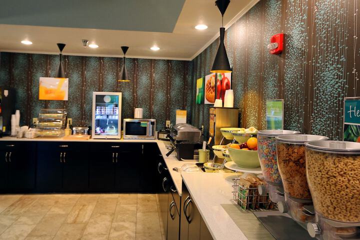 Breakfast area