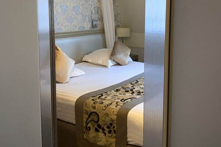 Room 16 of 73