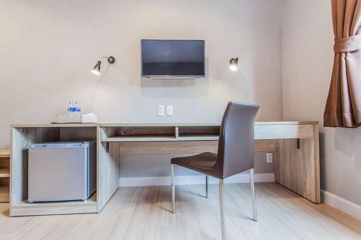 Room 10 of 36