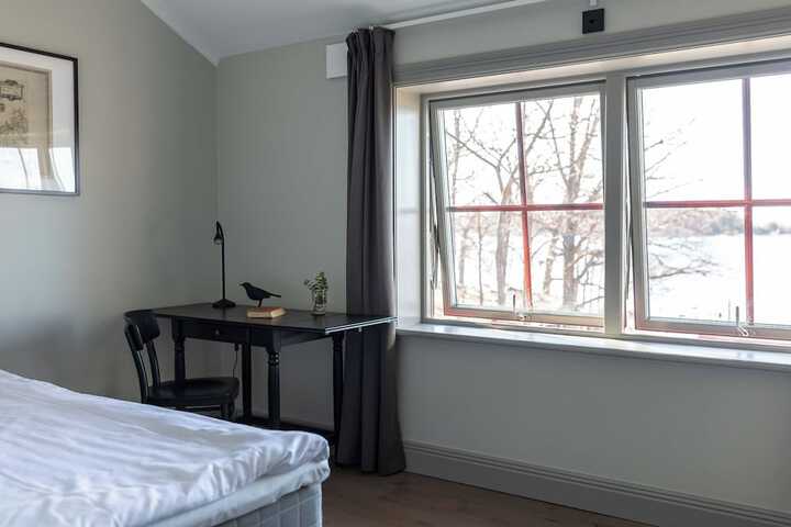 Room 42 of 90