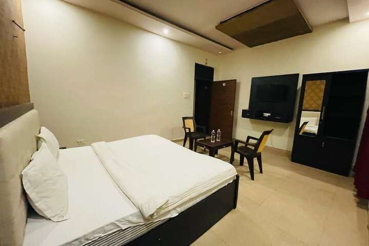 Room 3 of 7