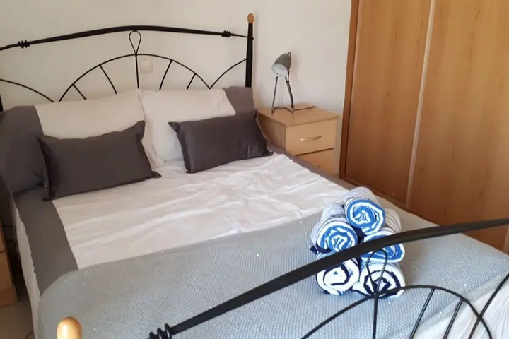 Room 4 of 17