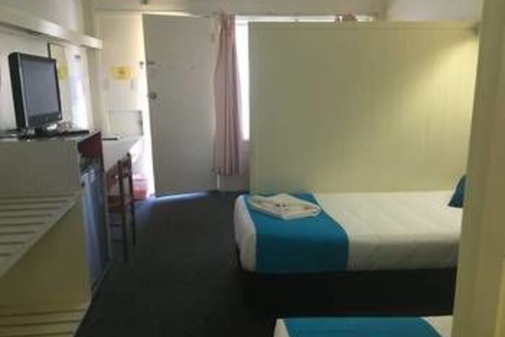 Room 32 of 71