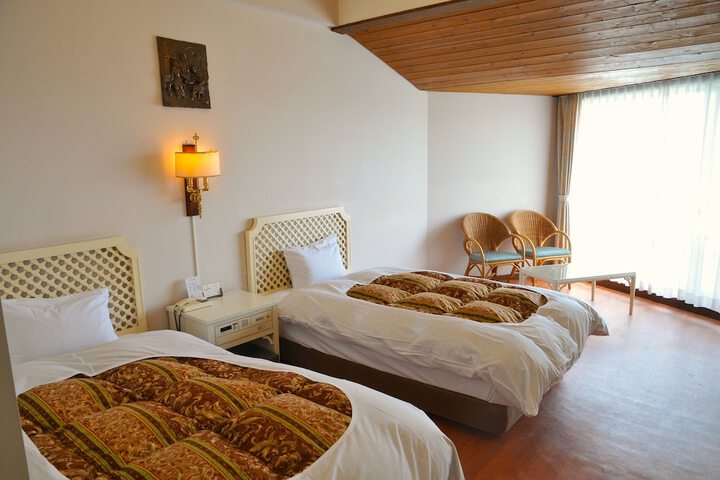 Room 8 of 32