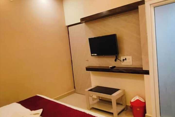 Room 10 of 20