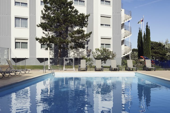 Hotel Pool