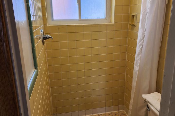 Room 16 of 28