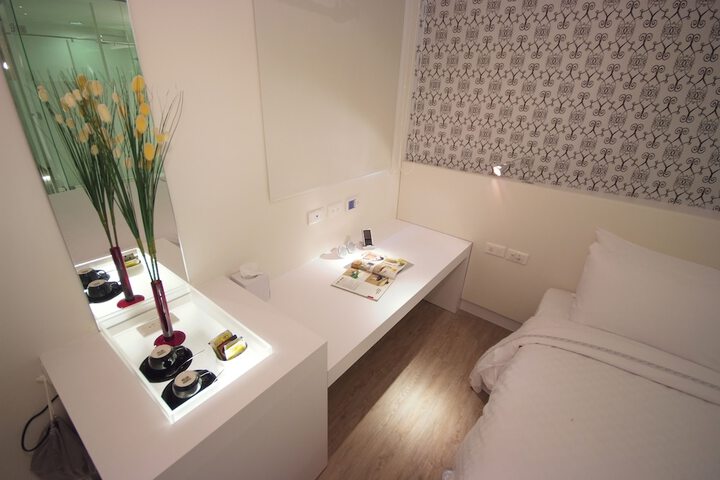 Room 27 of 50