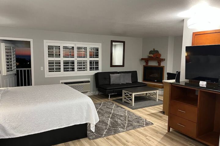 Room 11 of 65