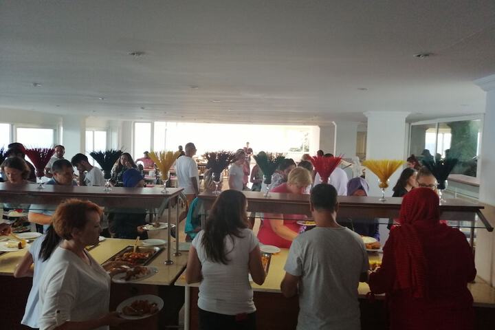 Dining 8 of 16