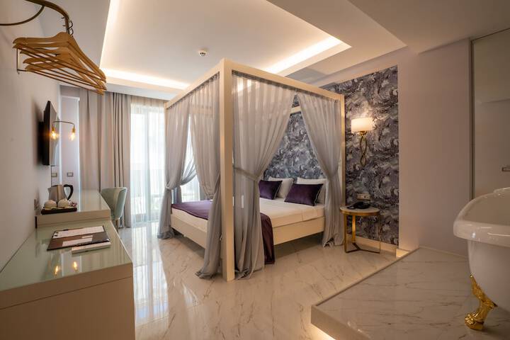 Room 6 of 85