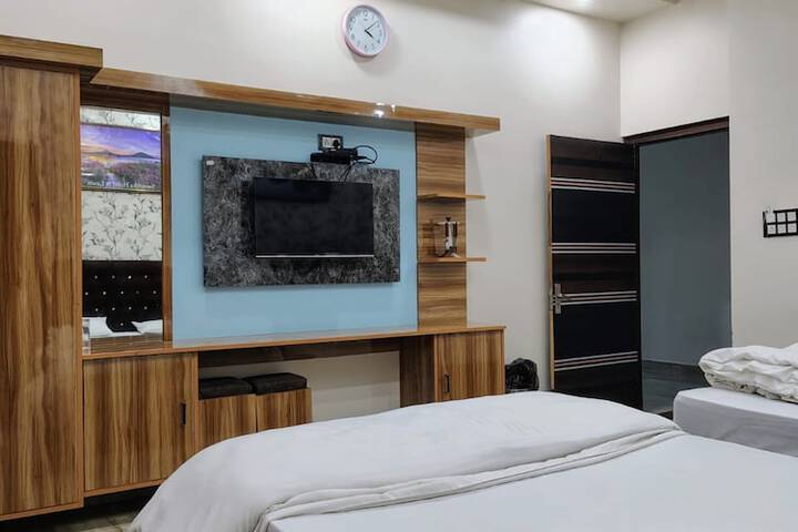 Room 12 of 22