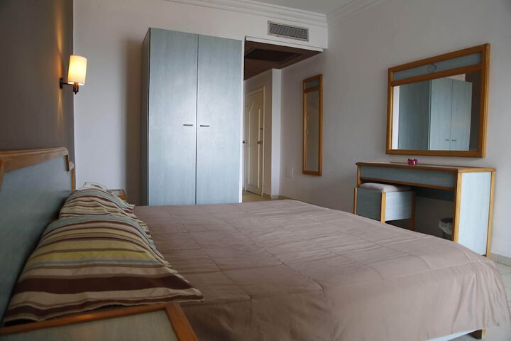 Room 6 of 58