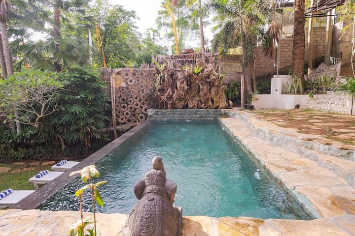 Pool 89 of 165