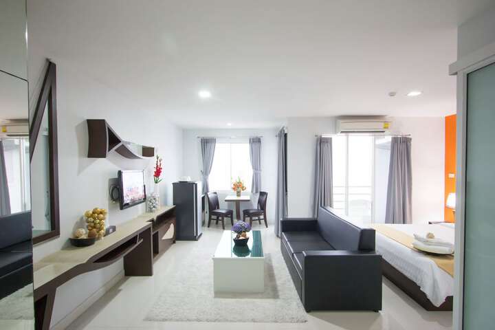 Room 9 of 32