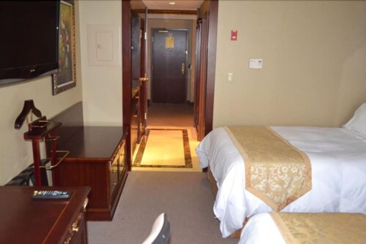 Room 5 of 34