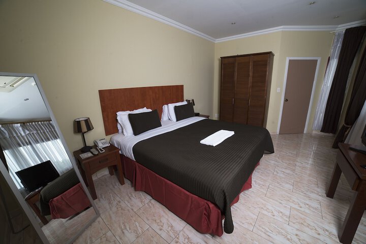 Room 5 of 40