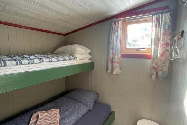 Room 15 of 102