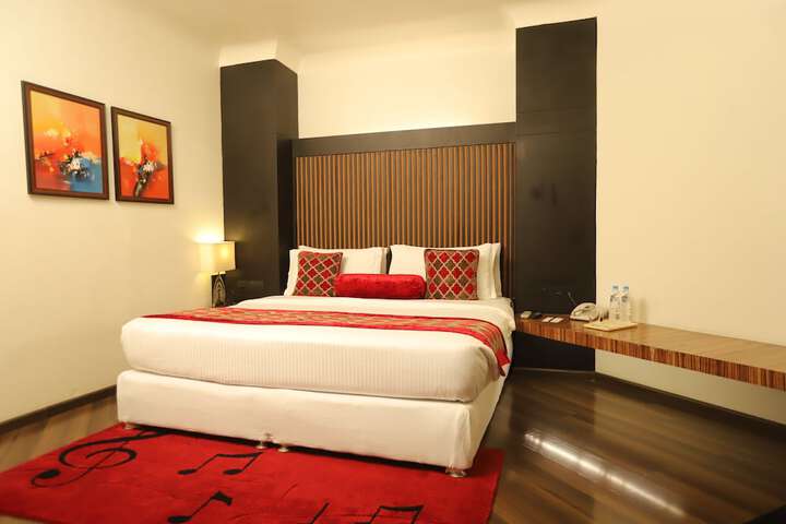 Room 3 of 32