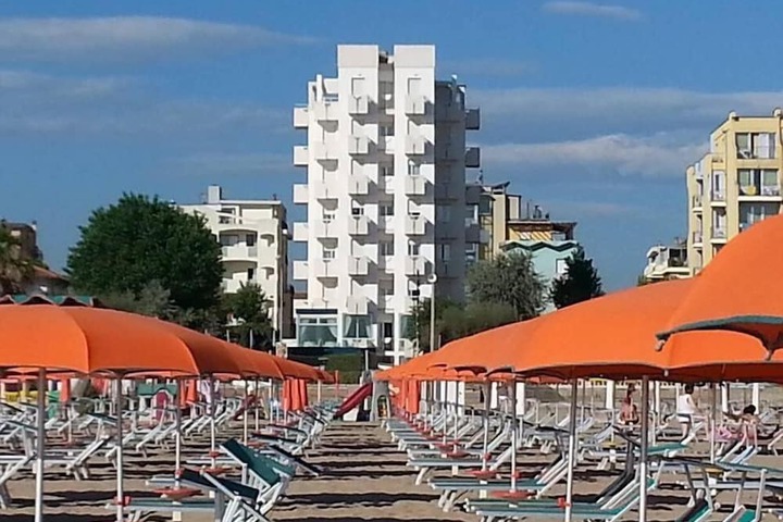 Hotel 53 of 56