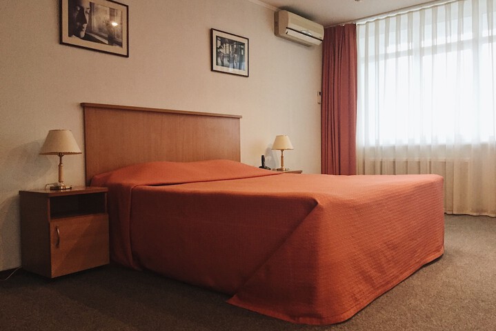 Room 12 of 24
