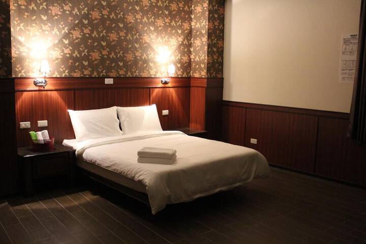 Room 15 of 33