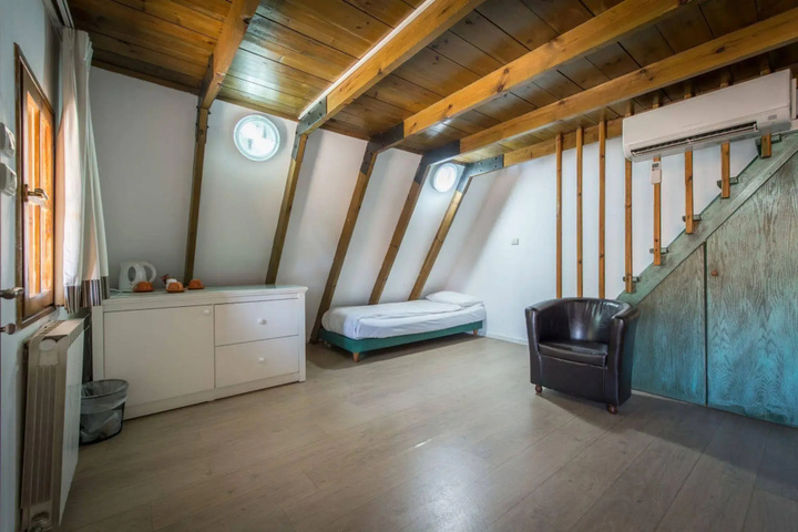 Room 3 of 21
