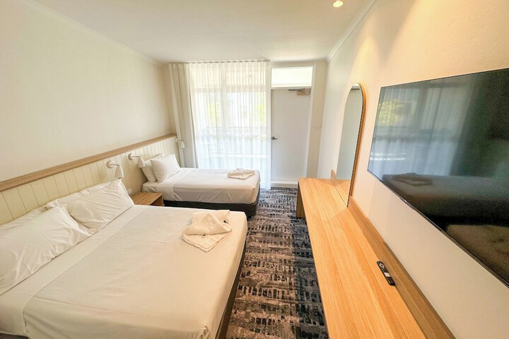 Room 6 of 17