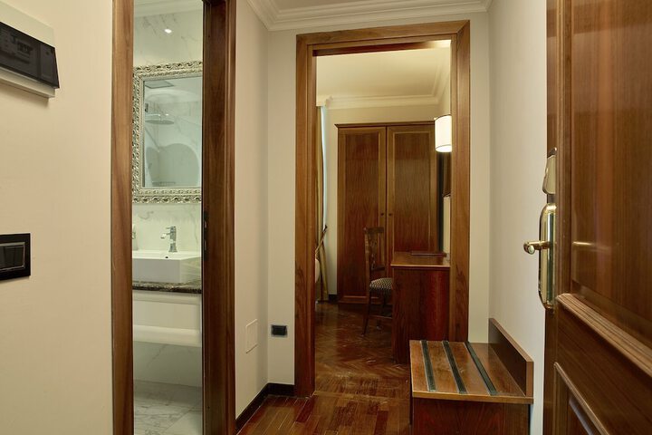 Room 5 of 86