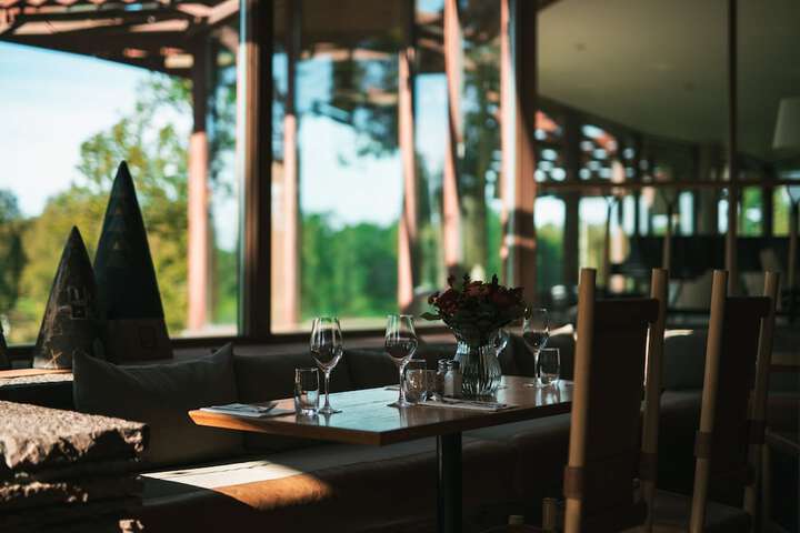 Dining 26 of 36