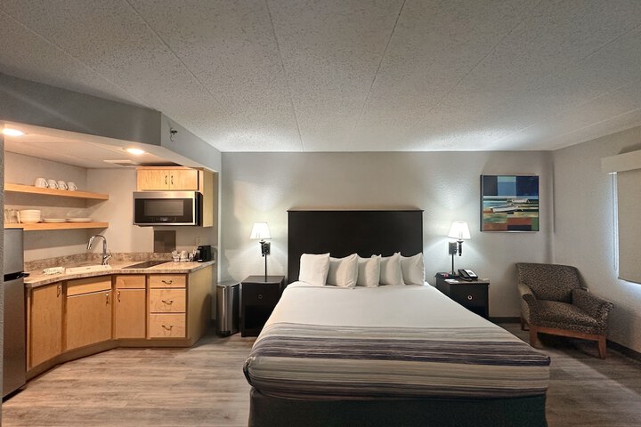 1 King Bed Mobility Accessible (6 of 40)