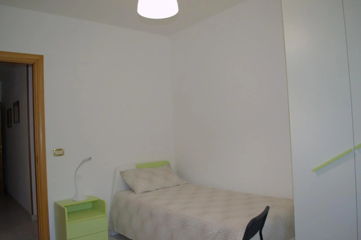 Room 2 of 10