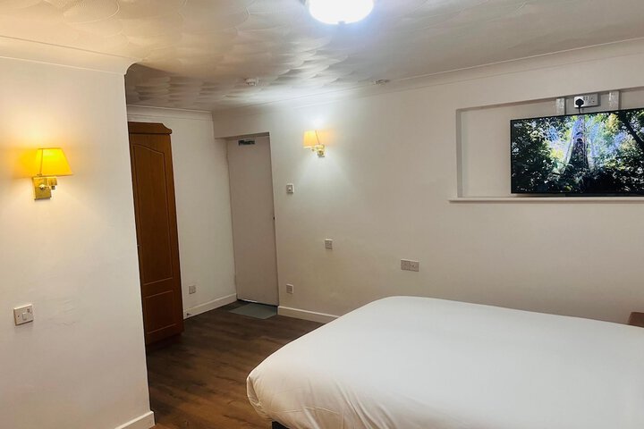 Room 9 of 15