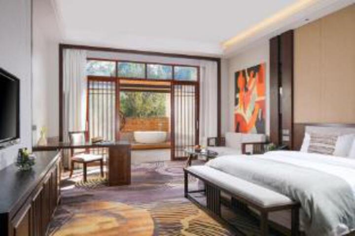 Room 9 of 11