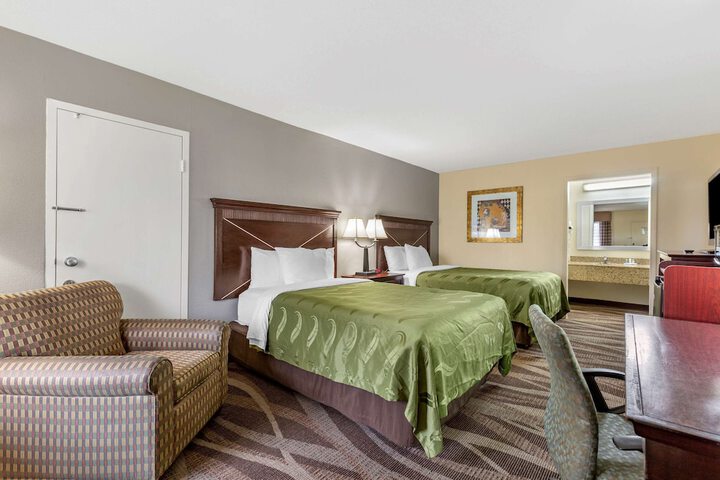 2 Double Beds (6 of 7)