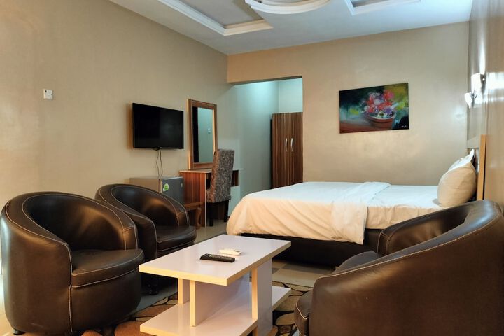 Room 12 of 48