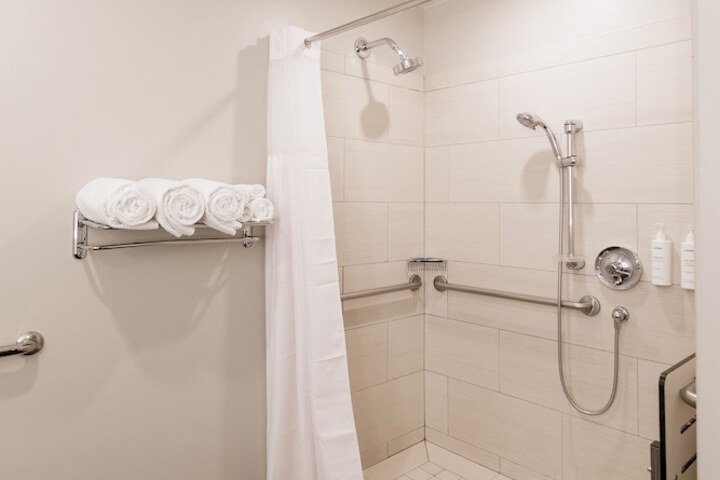 Room 32 of 85