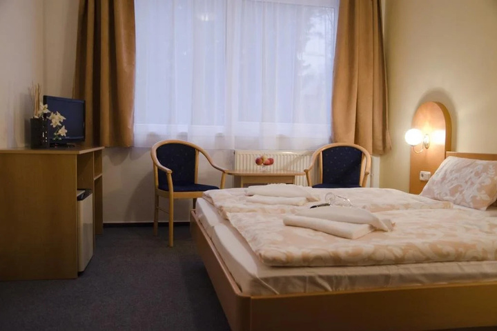 Room 6 of 16