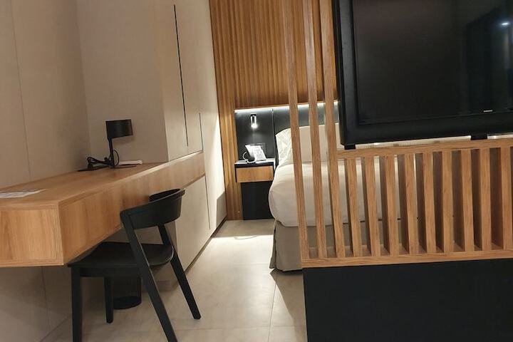 Room 22 of 64