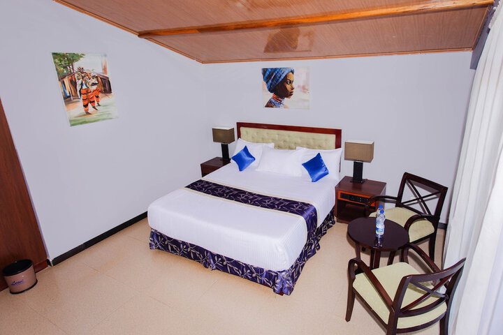 Room 9 of 11