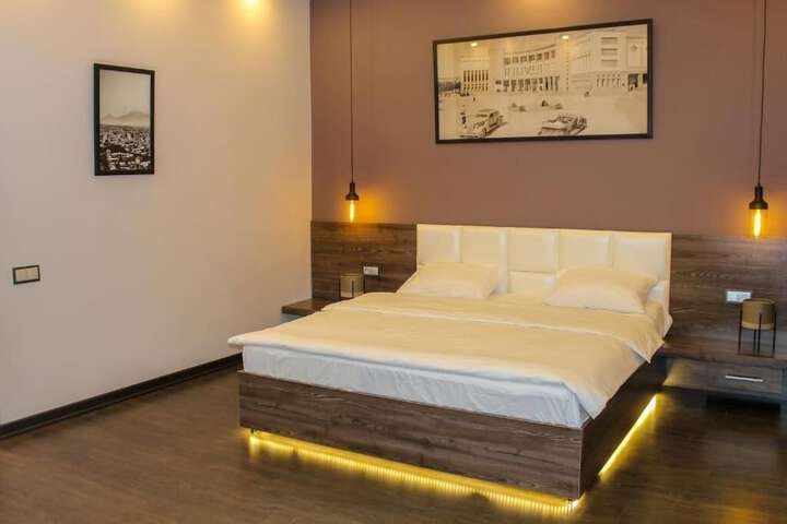 Room 8 of 14