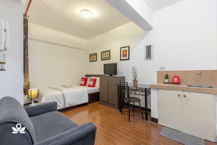 Room 4 of 10